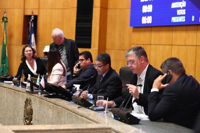 Finanças acata 965 emendas ao Orçamento