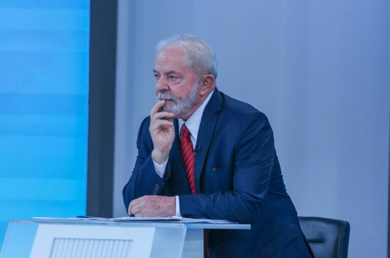 Governo Lula avalia proposta para criar 13 novos ministérios