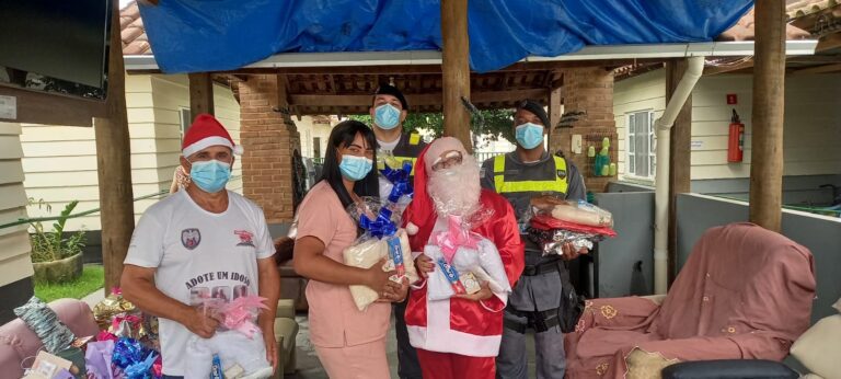 Policiais Militares apoiam e entregam doações a famílias carentes e idosos em Guarapari