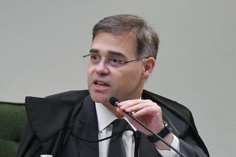 André Mendonça vota contra afastar Ibaneis e prender Torres