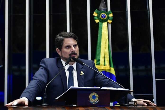 Marcos do Val pede afastamento de Flávio Dino à PGR