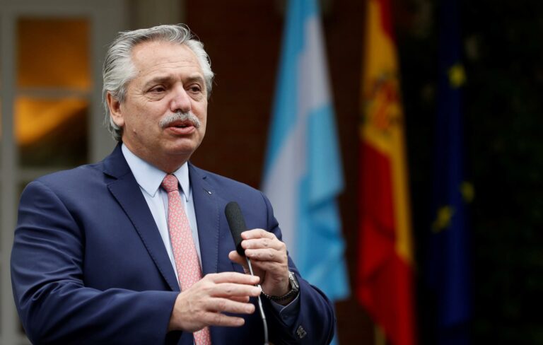 Presidente da Argentina entra com pedido de impeachment dos juízes da Suprema Corte