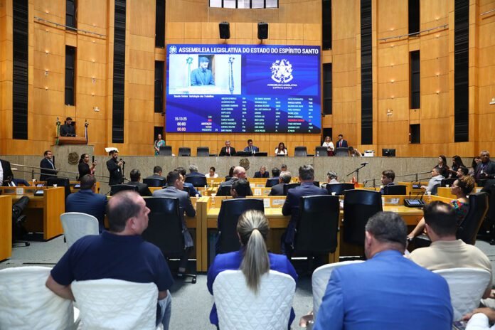 Ano legislativo é aberto com solenidade na Assembleia