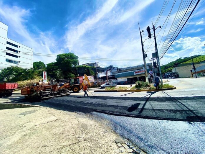 Obras de recapeamento são retomadas na avenida Aristides Campos