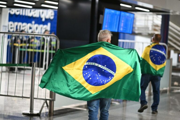 Apoiadores de Jair Bolsonaro reclamam de “bloqueio” da PM