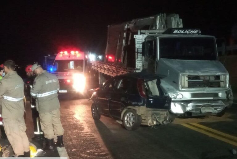 Dois jovens morrem em acidente na BR 101 em Guarapari