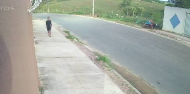 Mistério: homem carrega corpo de moto e abandona em rua de bairro em Guarapari
