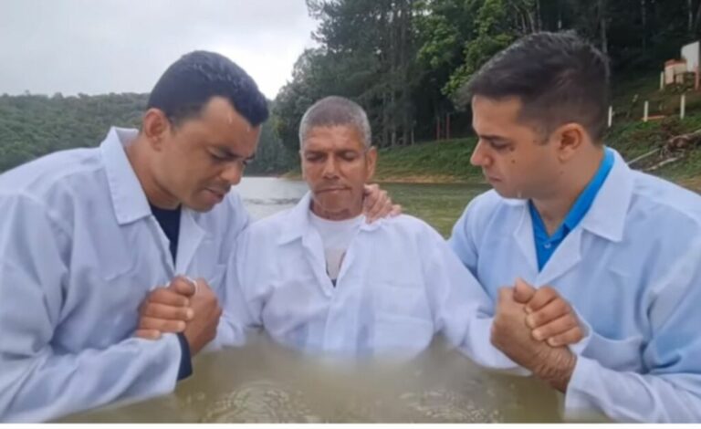 Pedrinho Matador se converteu e foi batizado após deixar prisão