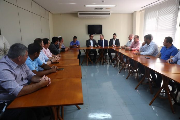 Prefeitos do Sul e do Caparaó se reúnem na Ales 
