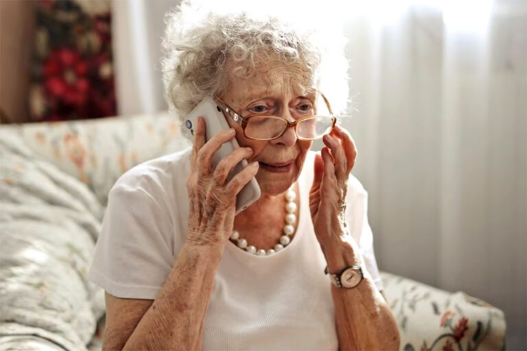 Projeto veda empréstimo por telefone a idoso