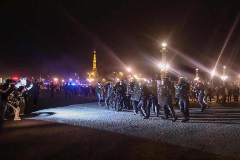 Protesto contra reforma da previdência termina com 120 detidos em Paris