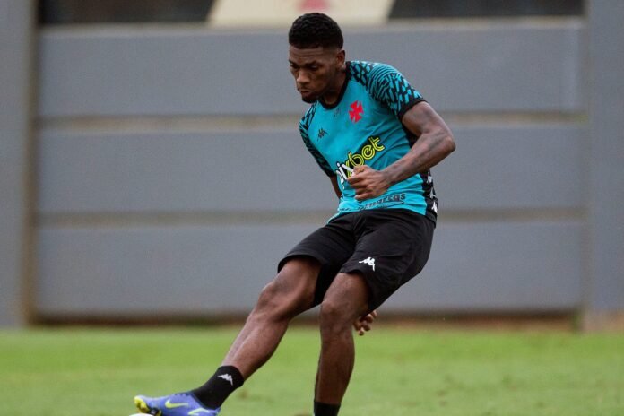 Vasco deve perder zagueiro da base de graça para clube da Espanha