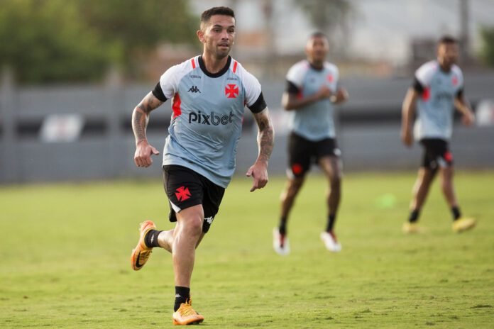 Apresentado no Vasco, Carabajal exalta torcida: “Fiquei impressionado”
