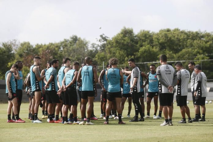 Barbieri busca deixar elenco do Vasco na “mesma página” no aspecto tático