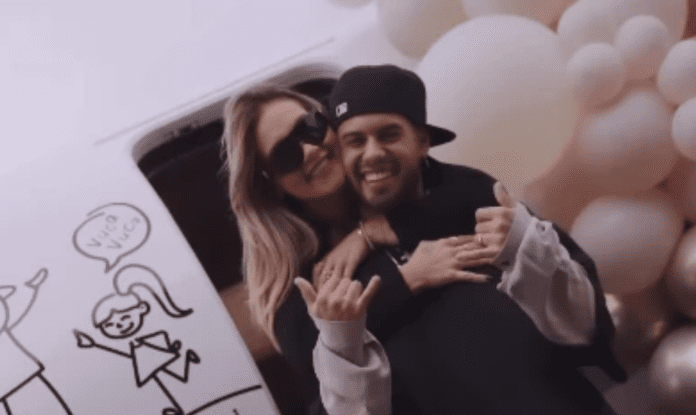 Cantor sertanejo ganha avião de presente de aniversário