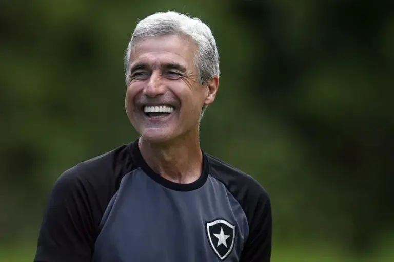 Técnico Luís Castro evita falar sobre reforços no Botafogo