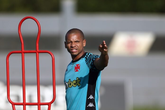 Vasco confirma a saída do lateral Edimar, acertado com o CRB
