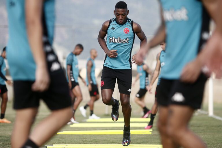 Vasco retoma treinamentos de olho na disputa do Campeonato Brasileiro