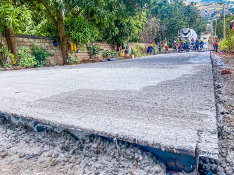 Obras de pavimentação avançam para rua do bairro Aeroporto