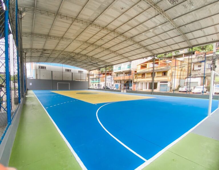Prefeitura revitaliza quadra esportiva no bairro Coronel Borges