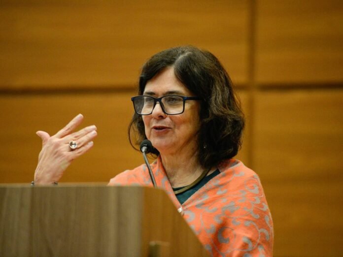 Comitiva de ministra da Saúde à Suíça custou R$ 448 mil reais