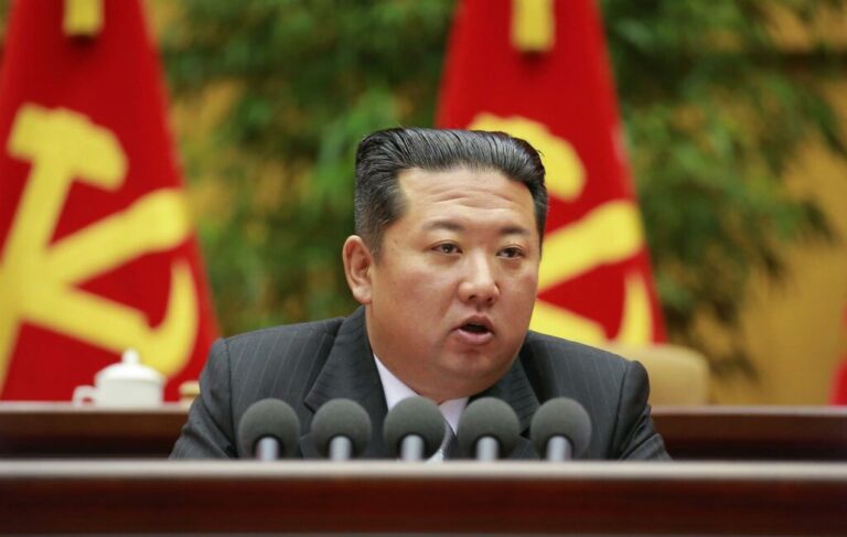 Coreia do Norte condena bebê de 2 anos à prisão perpétua