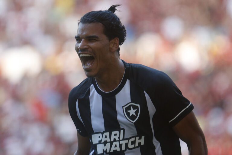 Danilo Barbosa destaca boa atuação do Botafogo diante do Flamengo