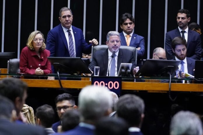 Deputados aprovam moções de repúdio à La Liga por racismo