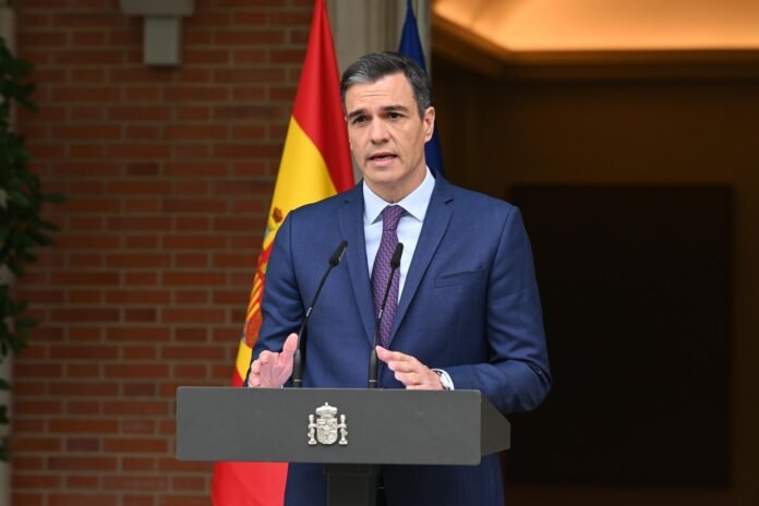 Premiê espanhol dissolve Parlamento e convoca eleições