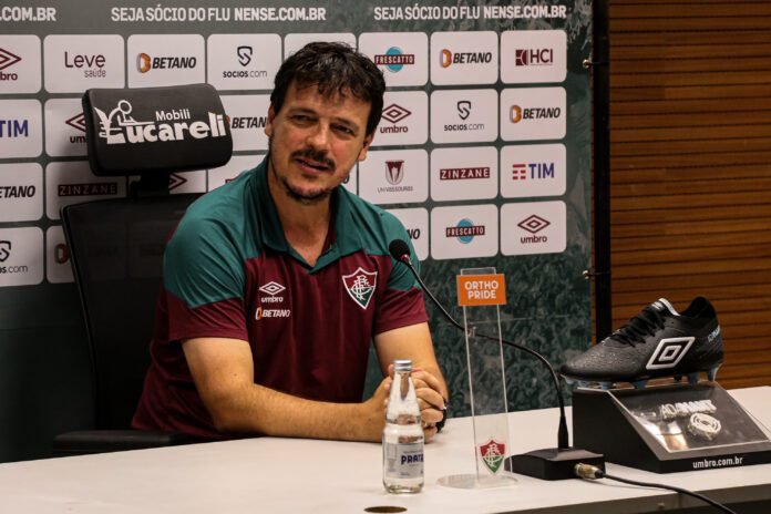 Após eliminação, Diniz diz que não há crise no Fluminense: “Não é céu ou inferno”