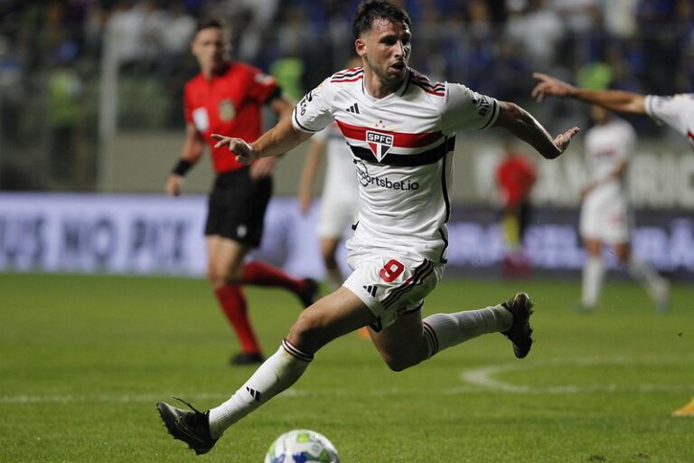 Com dores nas costas, Calleri segue em tratamento e é dúvida no São Paulo contra o Fluminense