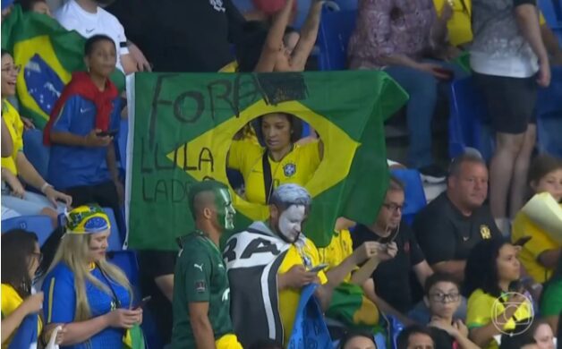 “Fora Lula ladrão”: Globo exibe protesto em jogo do Brasil