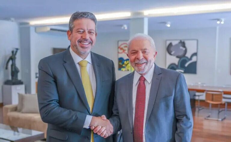 Lula vai abrir espaço para grupo de Lira no governo, diz jornal