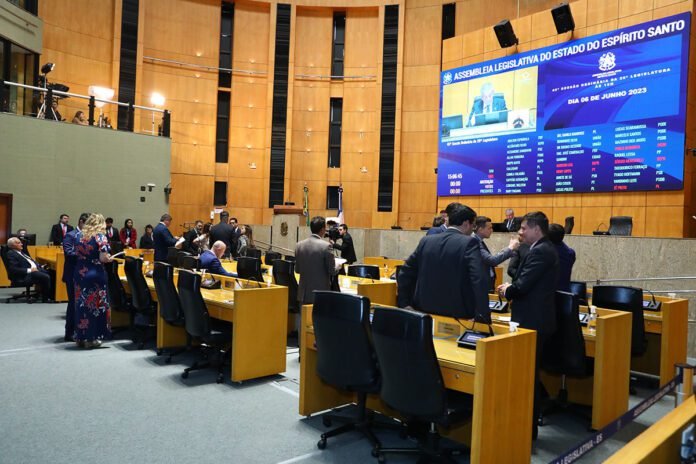 Relator mantém prazo para avaliar veto