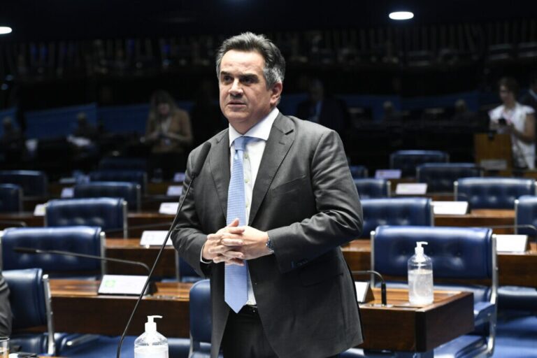 Senador protocola projeto de lei para anistiar Jair Bolsonaro