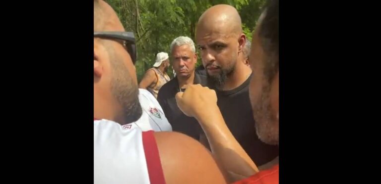Torcedores do Fluminense fazem protesto no CT contra Diniz e jogadores