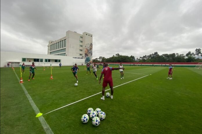 Volante Alexsander sofre nova lesão e vira desfalque para o Fluminense