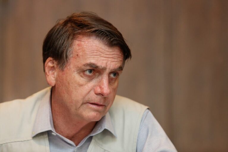 Bolsonaro comenta hipótese de pedido de prisão por Moraes