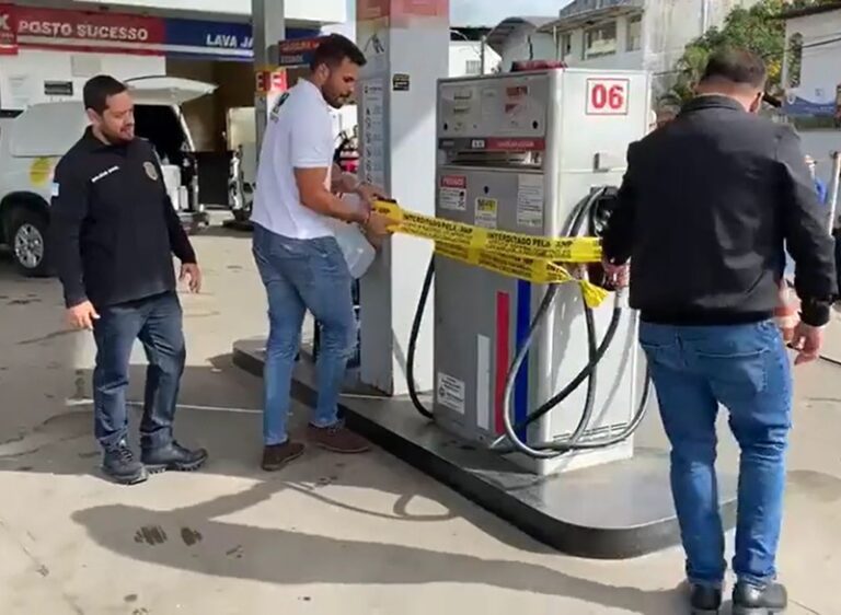 Operação interdita dois postos de combustíveis em Guarapari e empresários podem pagar multa de até R$ 5 milhões
