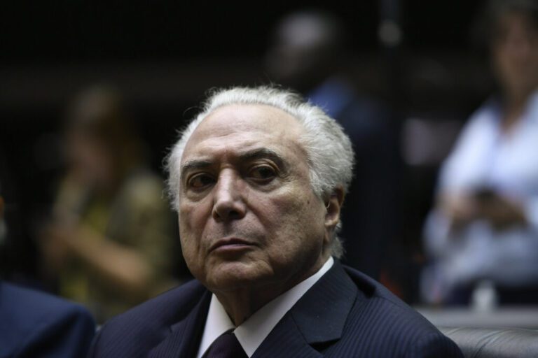 Temer diz que Dilma sofreu um “golpe de sorte” e elogia Lula