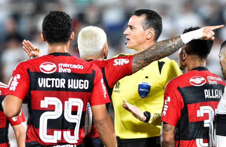 Conmebol divulga áudio do VAR em lance de gol anulado do Flamengo