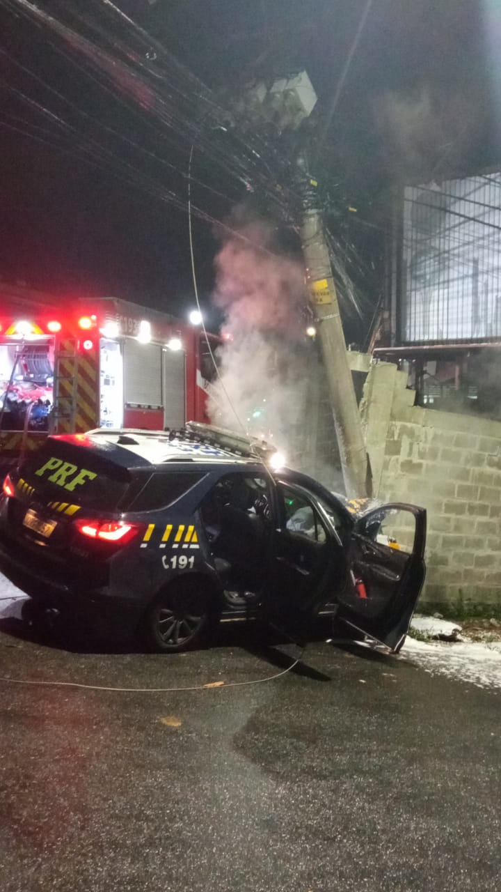 Equipe da PRF sofre acidente durante perseguição policial em Guarapari