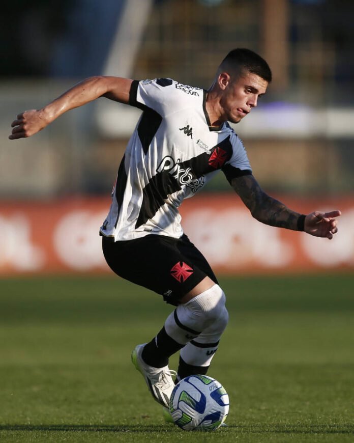 Gabriel Pec dá resposta e lidera participações em gols no elenco do Vasco