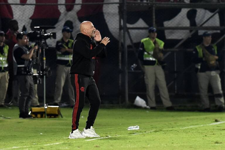 Galvão Bueno culpa Sampaoli por queda precoce na Libertadores: “É um perdedor”