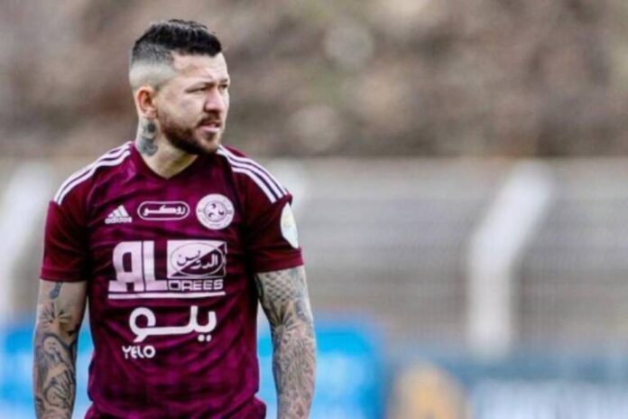 Vasco acerta contratação do atacante Rossi