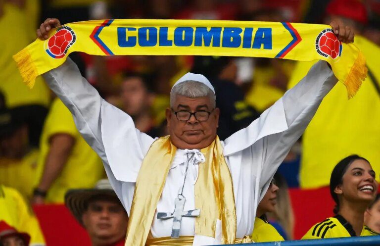 Brasil terá quatro atacantes, e Colômbia põe James como titular; veja escalações