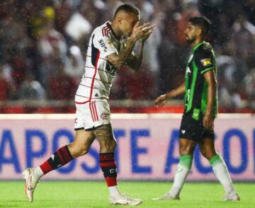 Flamengo vence o América-MG e cola no Palmeiras na briga pelo título brasileiro