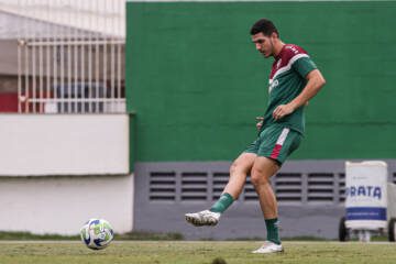 Nino estará à disposição do Fluminense para duelo contra o Grêmio após cumprir punição do STJD