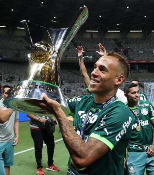 Breno Lopes supera desentendimento com torcida e celebra oitavo título pelo Palmeiras