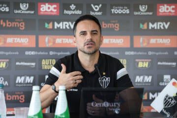 Rodrigo Caetano não deve deixar Atlético-MG antes da virada do ano, mas Corinthians mantém otimismo